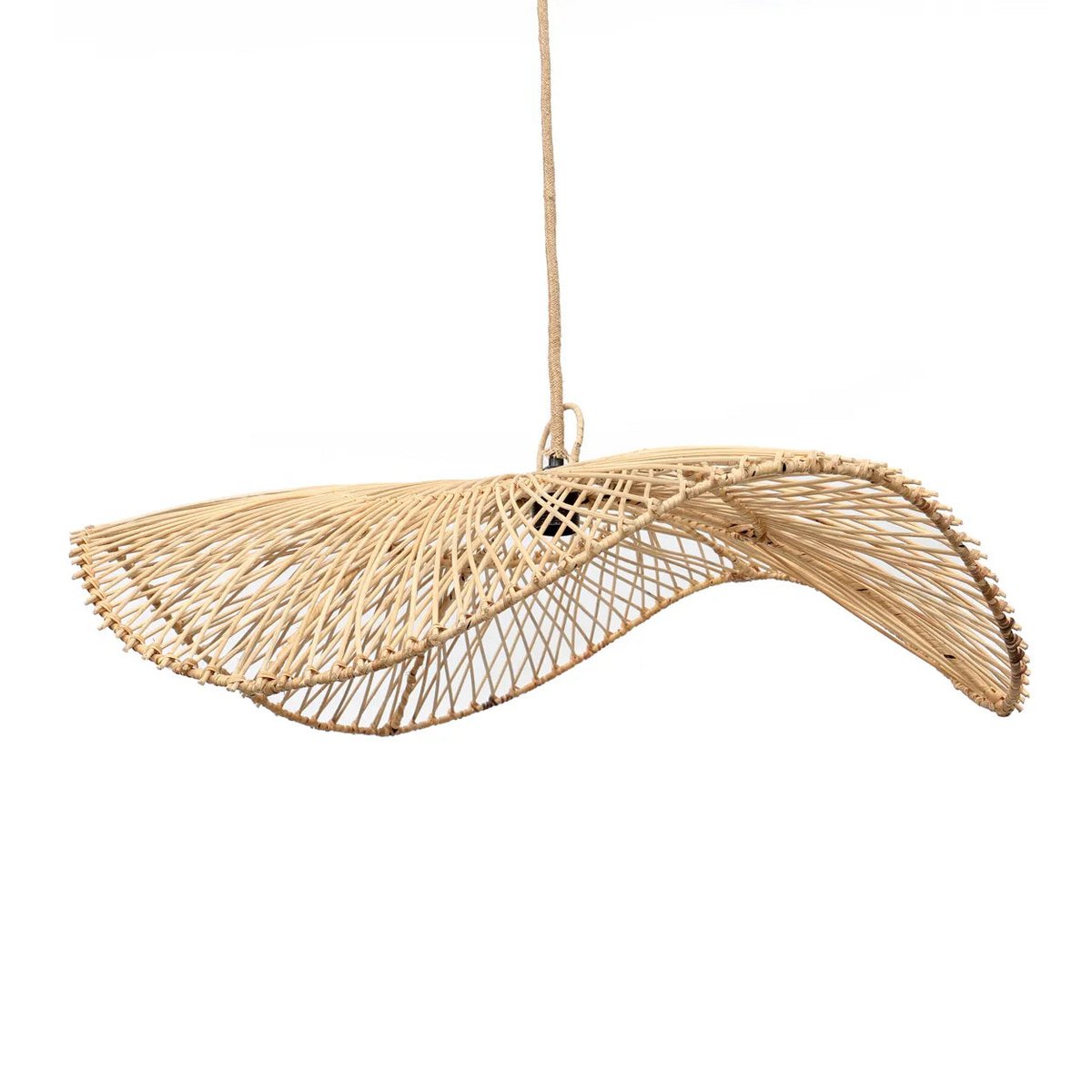 Loom Rotan Hanglamp met een vloeiende, organische vorm die een verfijnde uitstraling toevoegt aan je interieur.