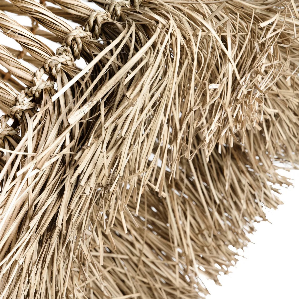 Detail van de franjes aan de onderzijde van boho hanglamp Maraluna van natuurlijk gras