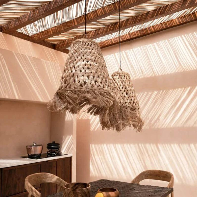 Sfeervolle boho verlichting met handgemaakte hanglampen van abacavezels
