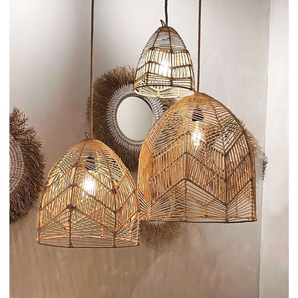 Bulu Ayu Ibiza hanglamp rotan met warme verlichting aan
