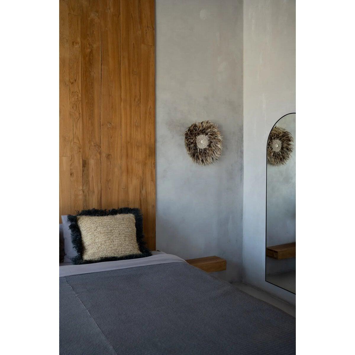 Grijze Bohemian Wanddisplay met Veren Maat L Decoratie Bazar Bizar Living 