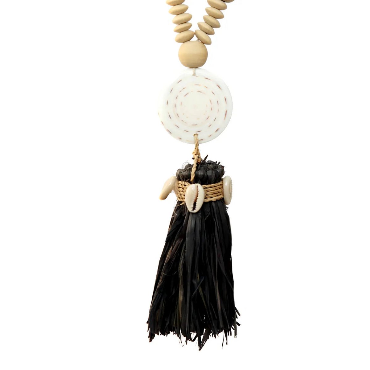 schelp en raffia hanger van de seraya ketting met bohemian uitstraling