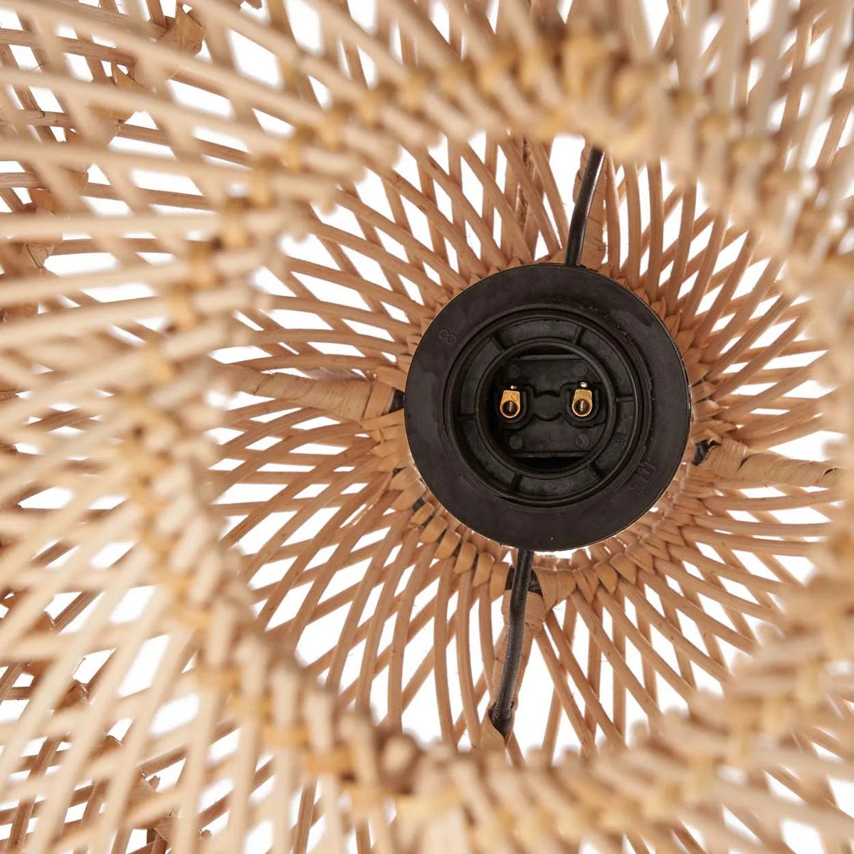 Detail van de fitting en rotan structuur van de Ibiza Bubble hanglamp