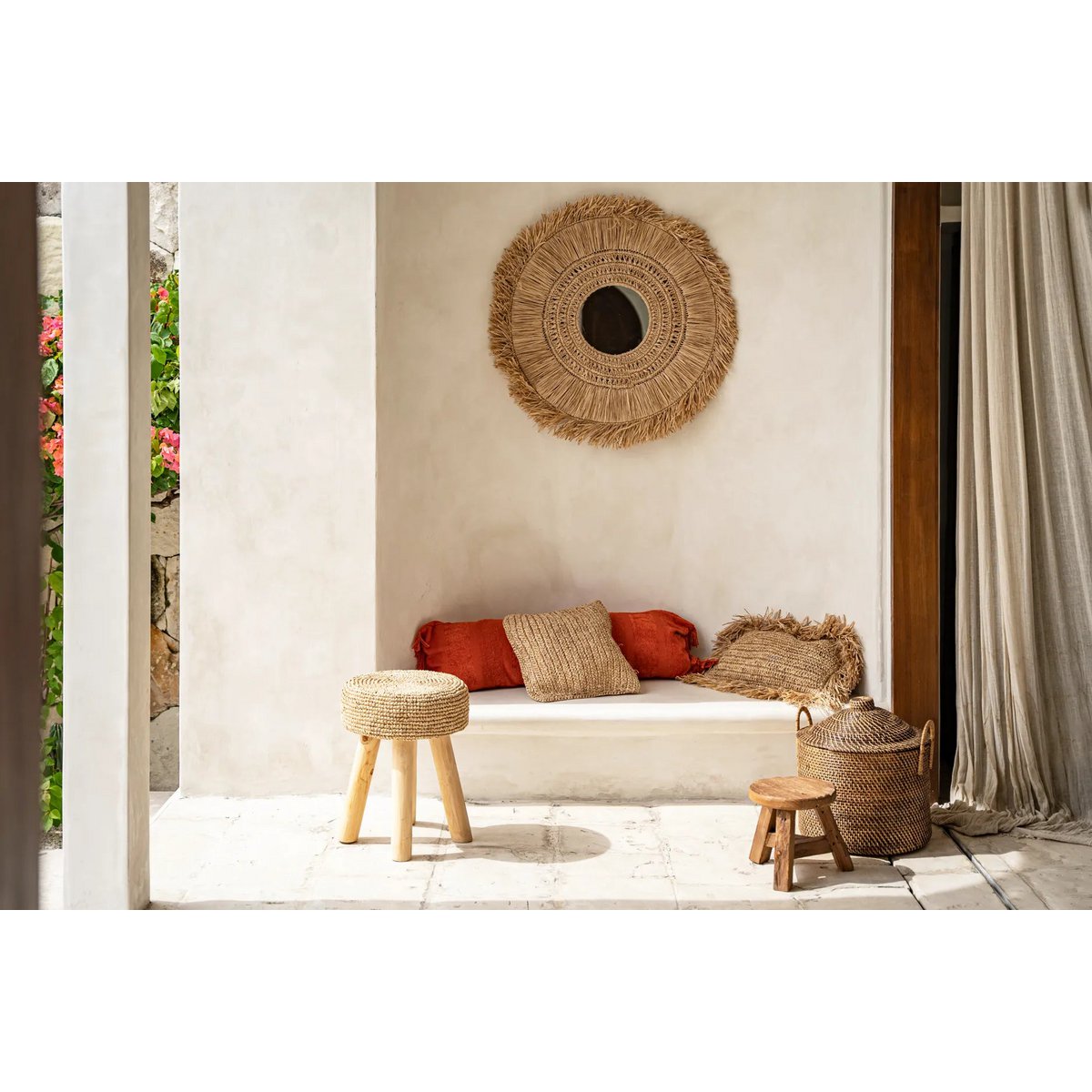 Natuurlijke Java rotan mand in een boho zithoek – stijlvol opbergen in je interieur