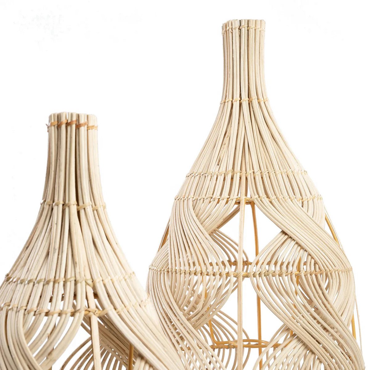 Detail van de bovenkant van Zahara rotan hanglampen met gevlochten naturel rotan